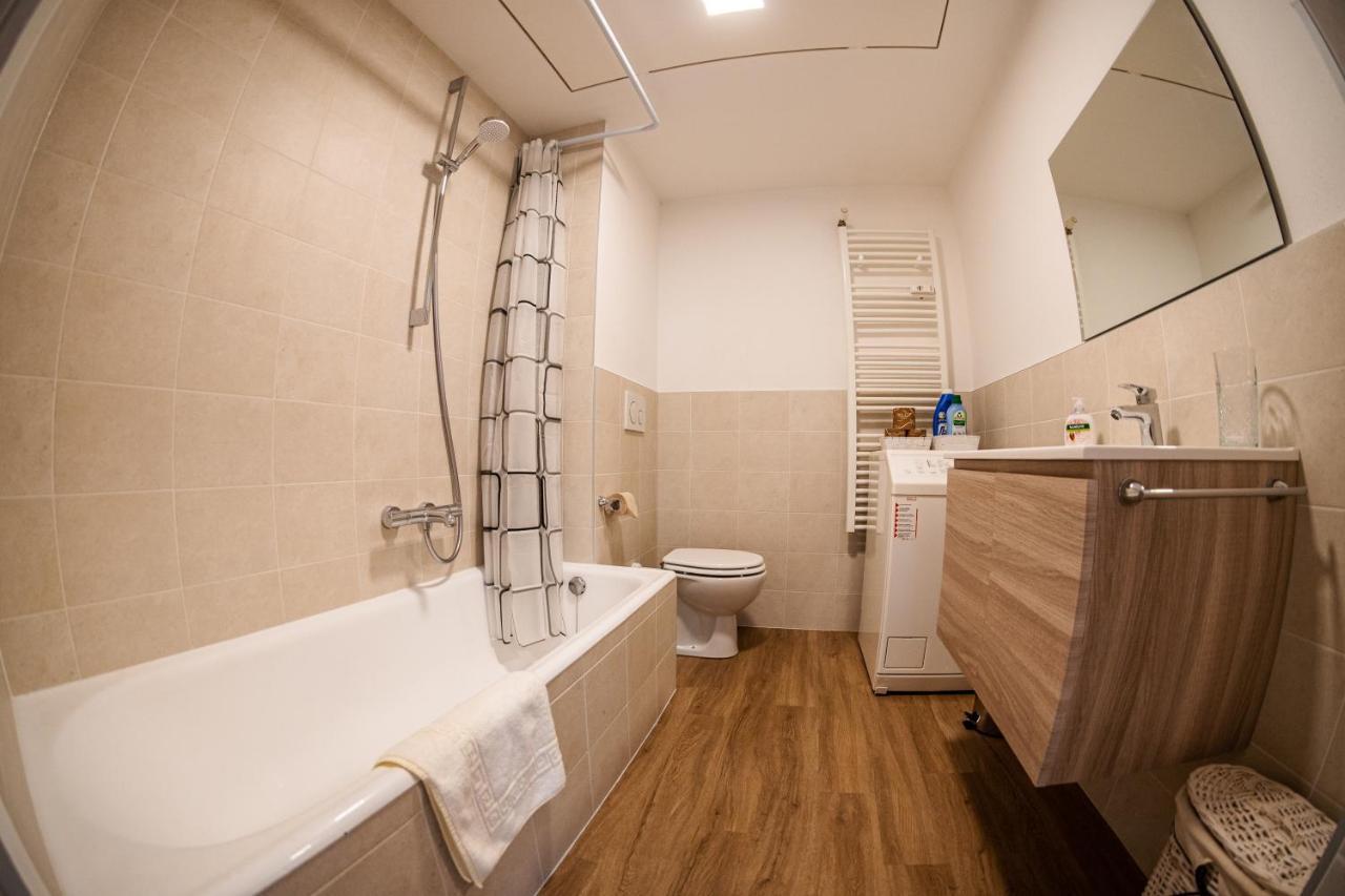 Flow Apartments Winkel Studio Merano Bagian luar foto